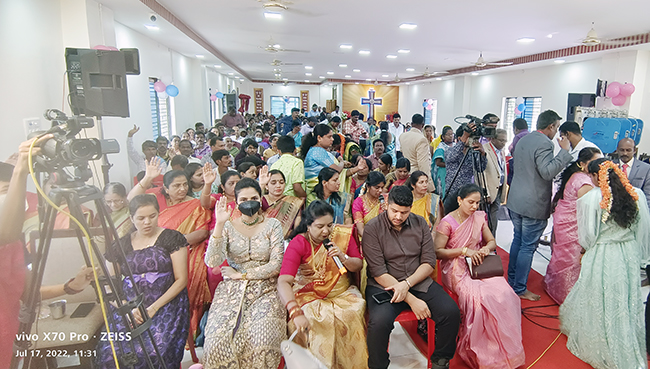 Large gathering join in celebrating the Birthday 2022 of Bro Andrew Richard with grandnuer at Prayer Centre, Budigere in Bangalore on July 17th along with large devotees and members of Grace Ministry.